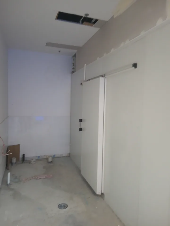 Cold room door during installation